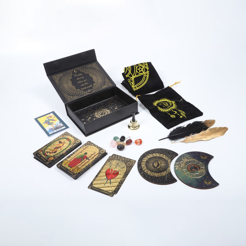Deck de cartas de jogo com acabamento fosco e bordas vermelhas